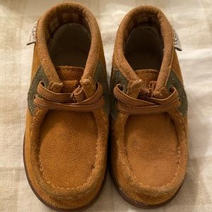 Chestnut baby uggs size 6